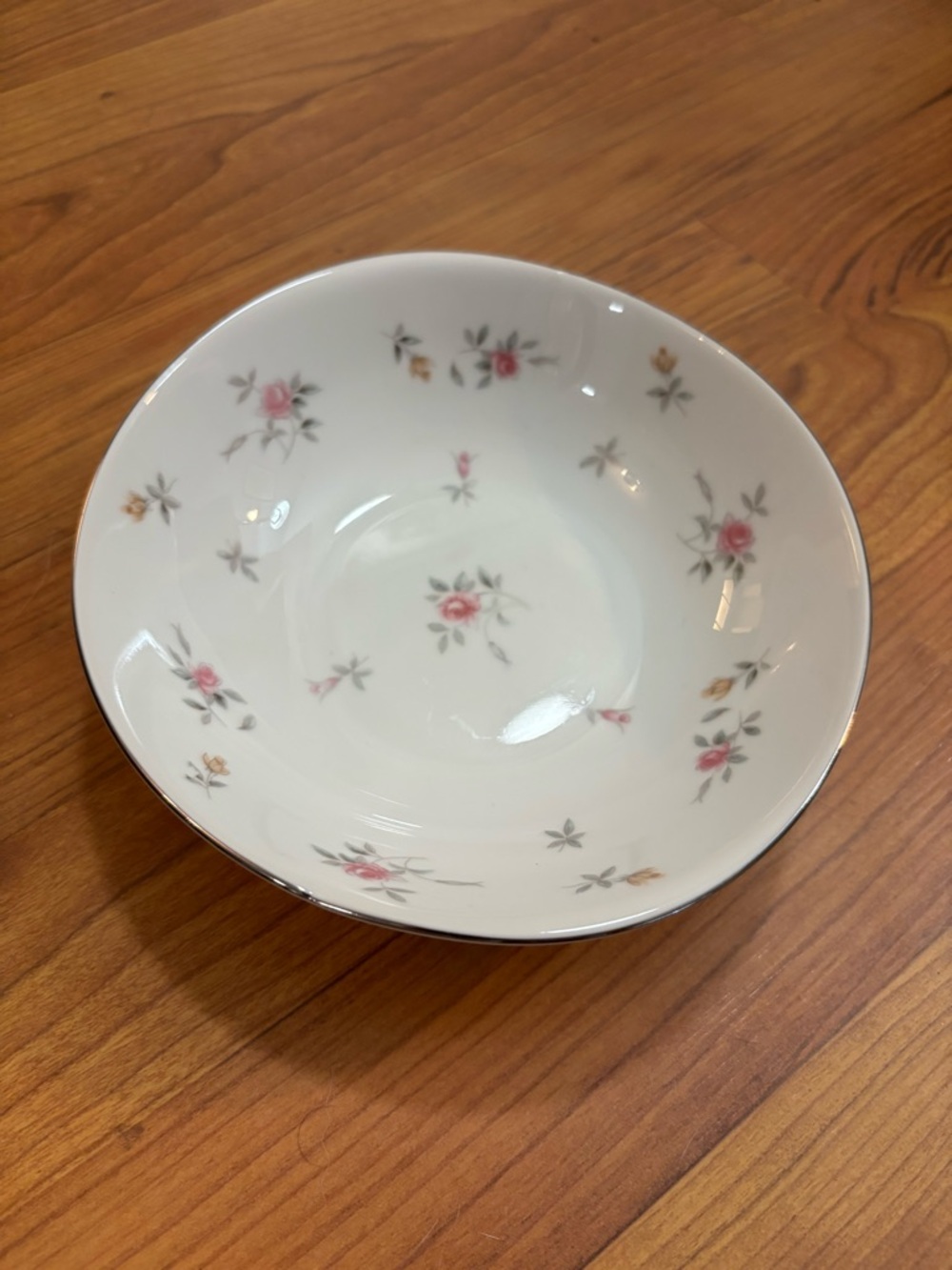 8 Pink and yellow scattered Red Rosebud Porcelain coupe cereal bowl